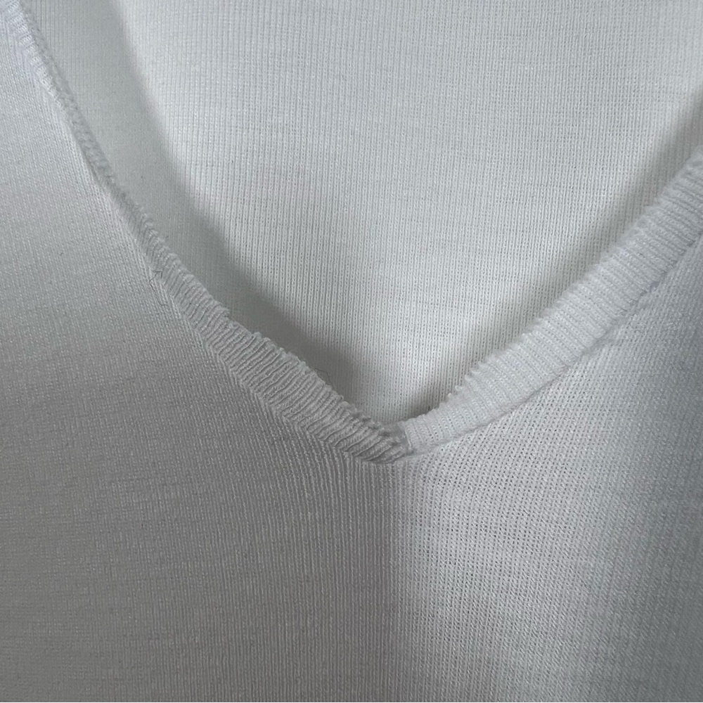 Zara Women's Size Large White Distressed Raw Edge V-Neck T-Shirt - Picture 3 of 7